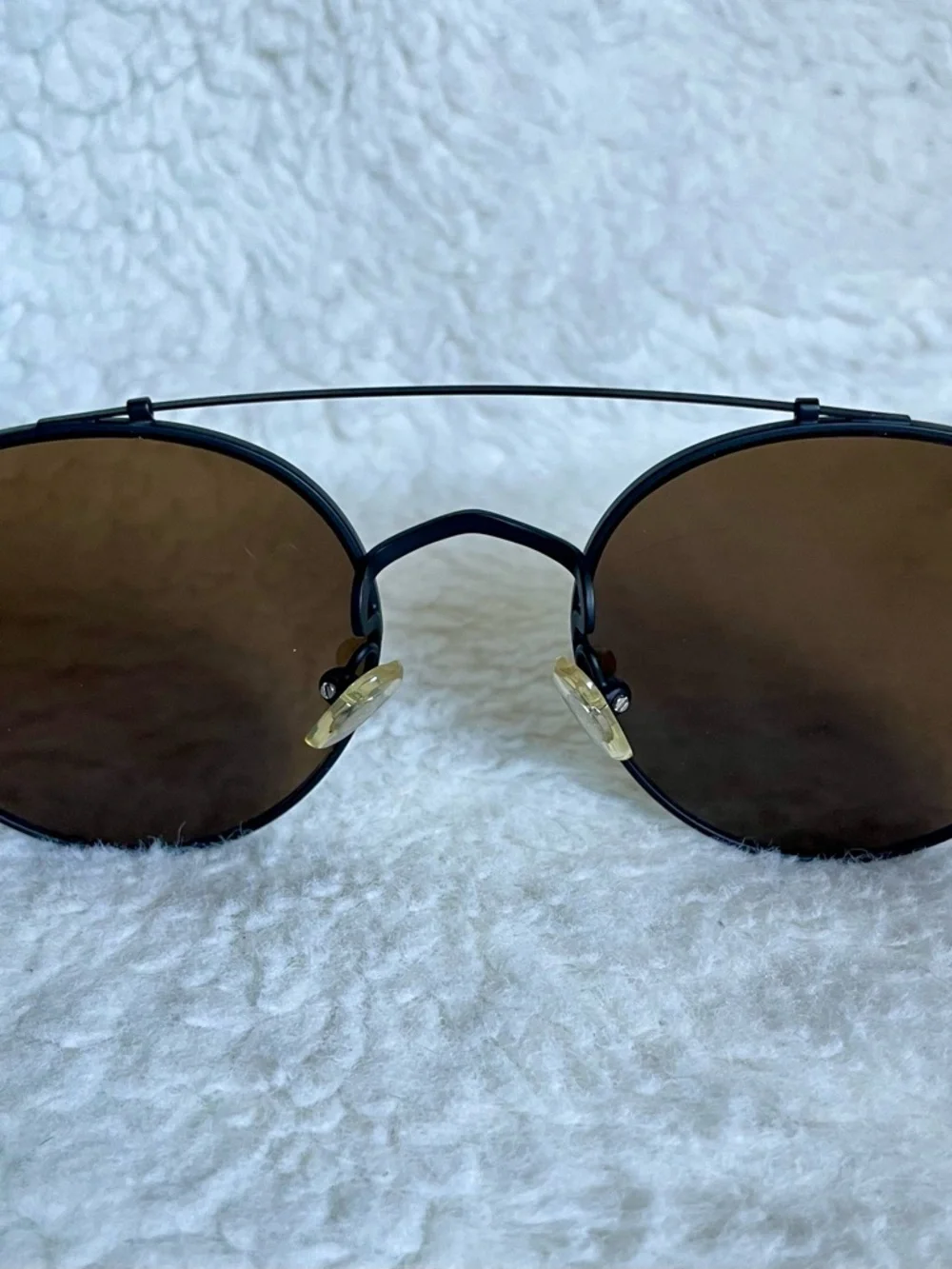 WONDERLAND INDIO Round Metal Frame Sunglasses in Black with Brown Lenses